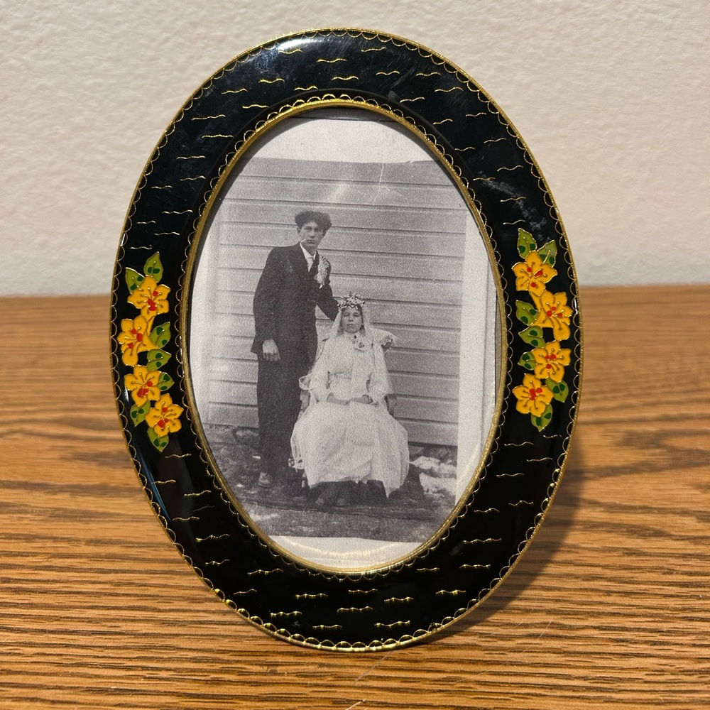 Black and Gold Floral Oval Picture Frame - Picture 2 of 9